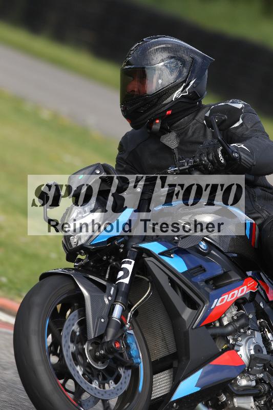 /Archiv-2025/10 23.04.2025 Cornu Master School ADR/gruen-vert/35